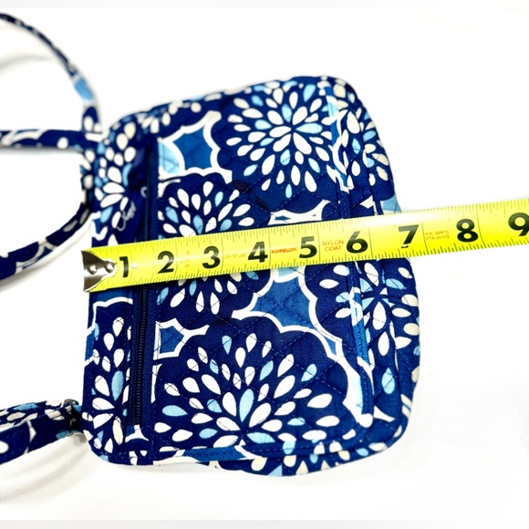 VERA BRADLEY Small Flap Crossbody Petal Splash Retired Blue adjustable - Picture 6 of 10